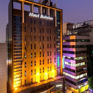 Otel Tirol, Seul