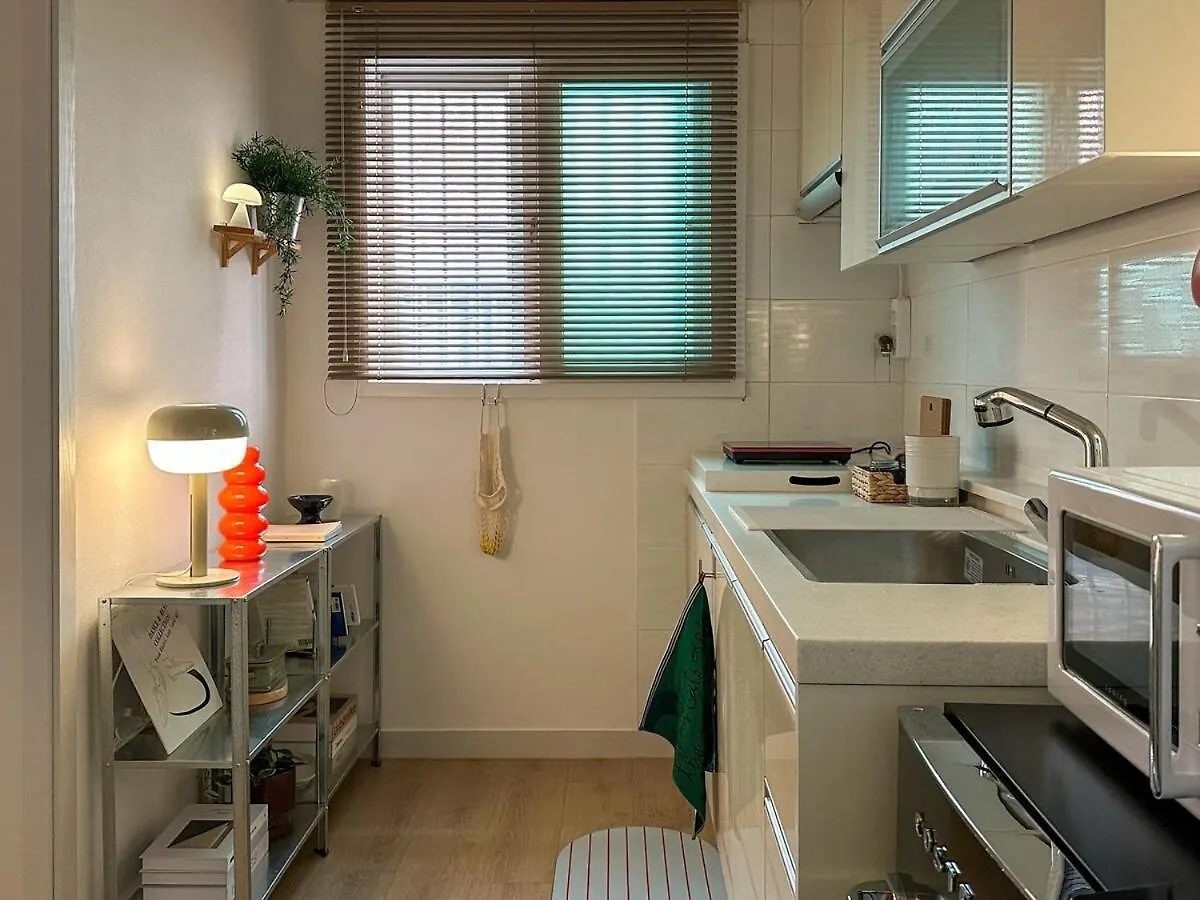 Seoul Open Line 5 Hwagok Station Location,2 Queen Beds,10 Minutes From Gimpo Airport,Hongdae,Yeouido,Gwanghwamun,Gochukdom 韩国
